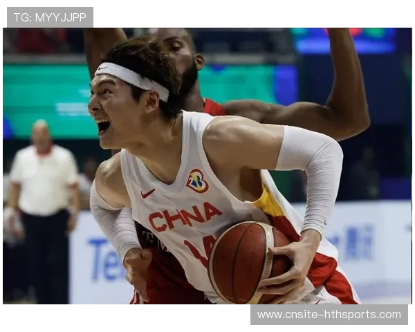 王哲林靠内线脚步稳扎稳打,上海持续扩大分差